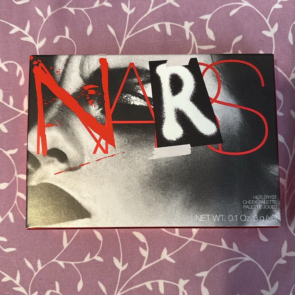 NARS Hot Tryst Cheek Palette - Picture 4 of 5